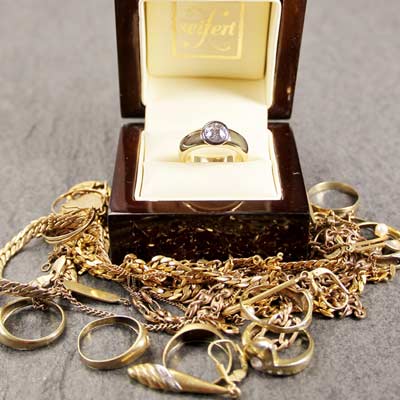 We buy Gold/Silver/Platinum service available at Quality Jewelers
